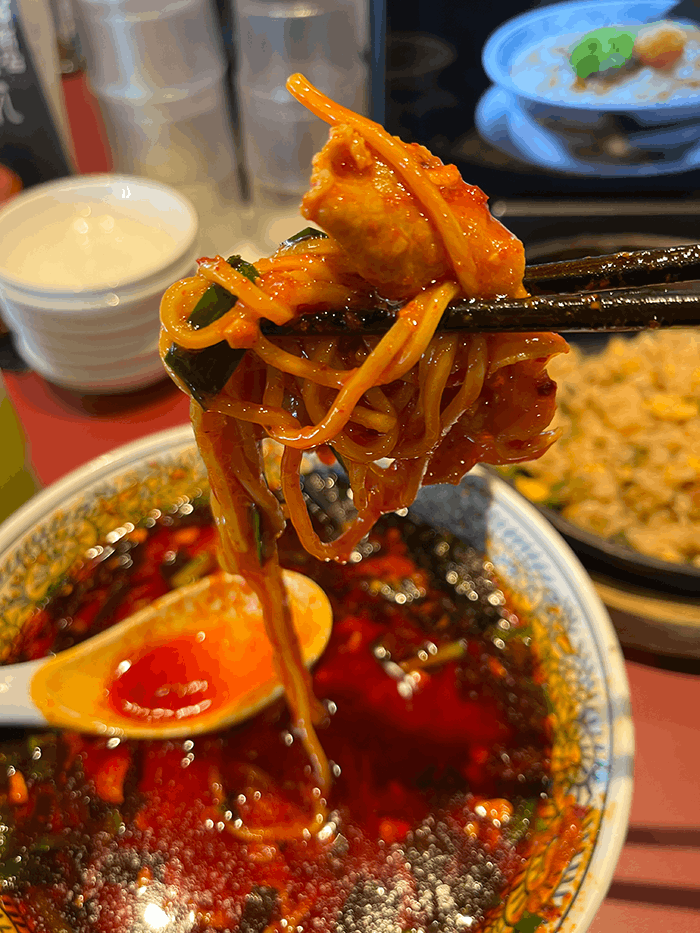 辛肉そばの麺の画像