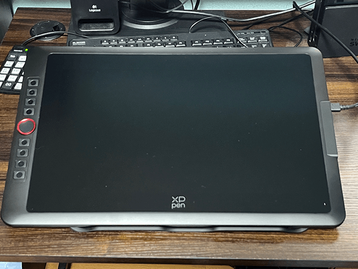 思ったよりでかい液タブの画像