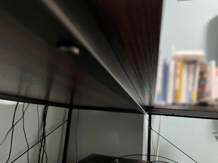 机の補強バーの画像