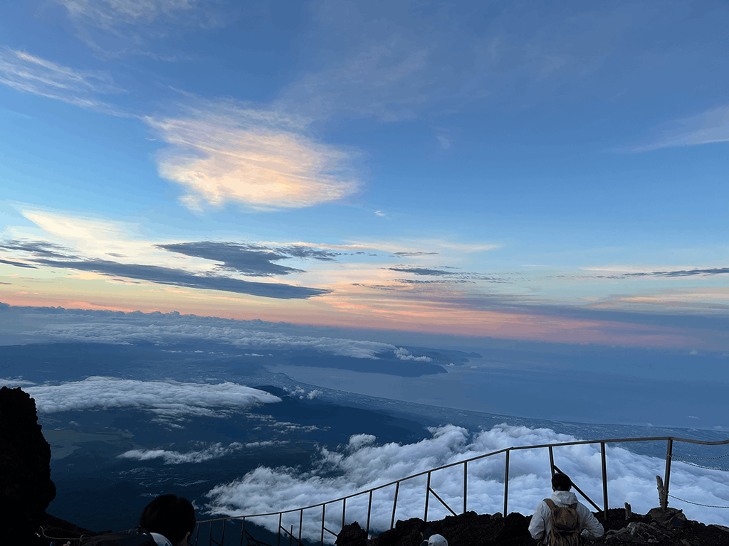 日が昇ってしばらくした空